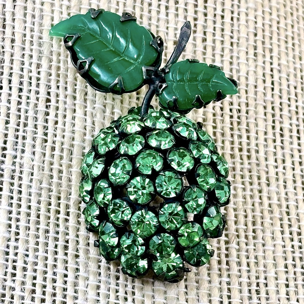 SCHREINER NY Green Apple Pin/Brooch - Unsigned